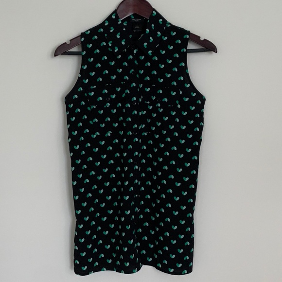 Ann Taylor Tops - Green & White Hearts Sleeveless Button Top